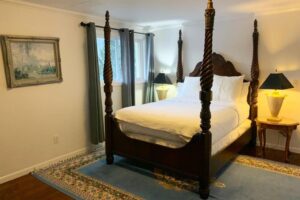AK Lodge Bedroom